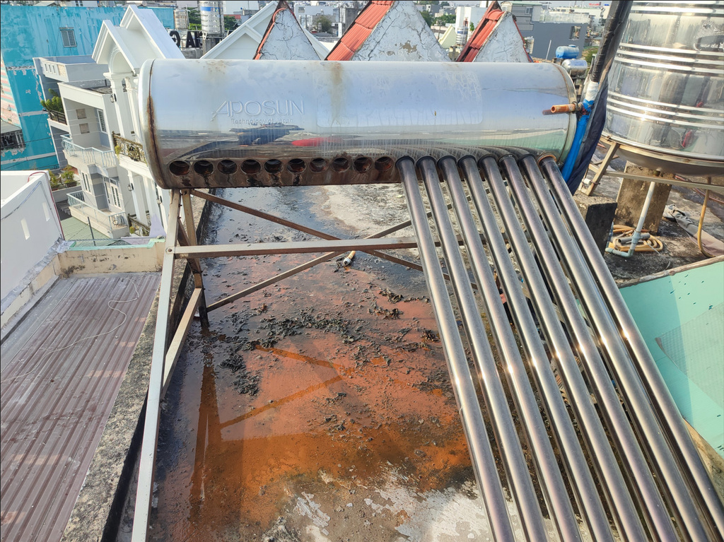 tac-hai-cua-viec-khong-ve-sinh-may-nuoc-nong