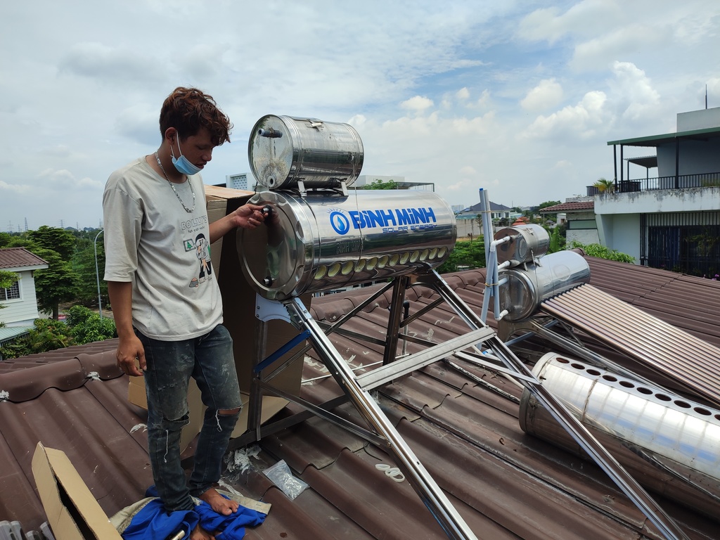 Dịch vụ sửa máy nước nóng năng lượng mặt trời ở bình dương