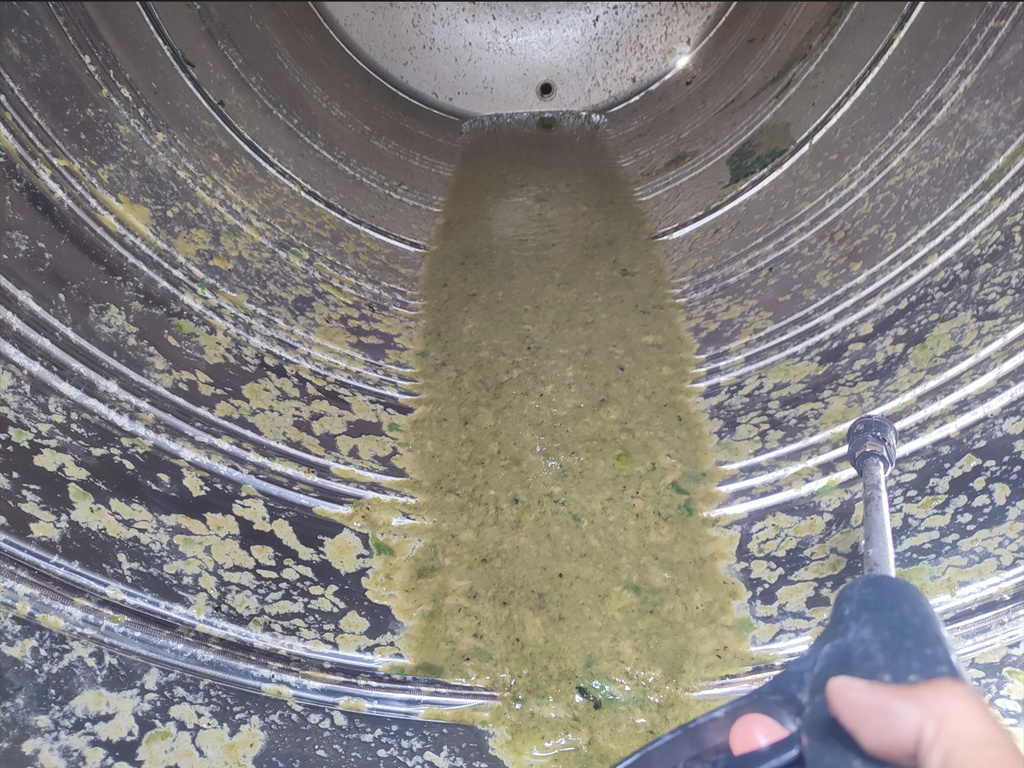 cach-thao-ong-thuy-tinh-may-nuoc-nong-nang-luong-mat-troi-an-toan